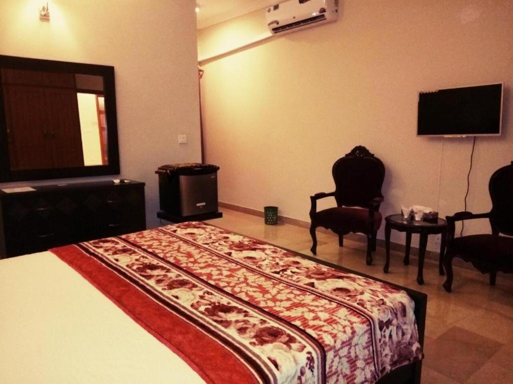 Royal Galaxy Bed & Breakfast Islamabad - For Families Only Eksteriør bilde