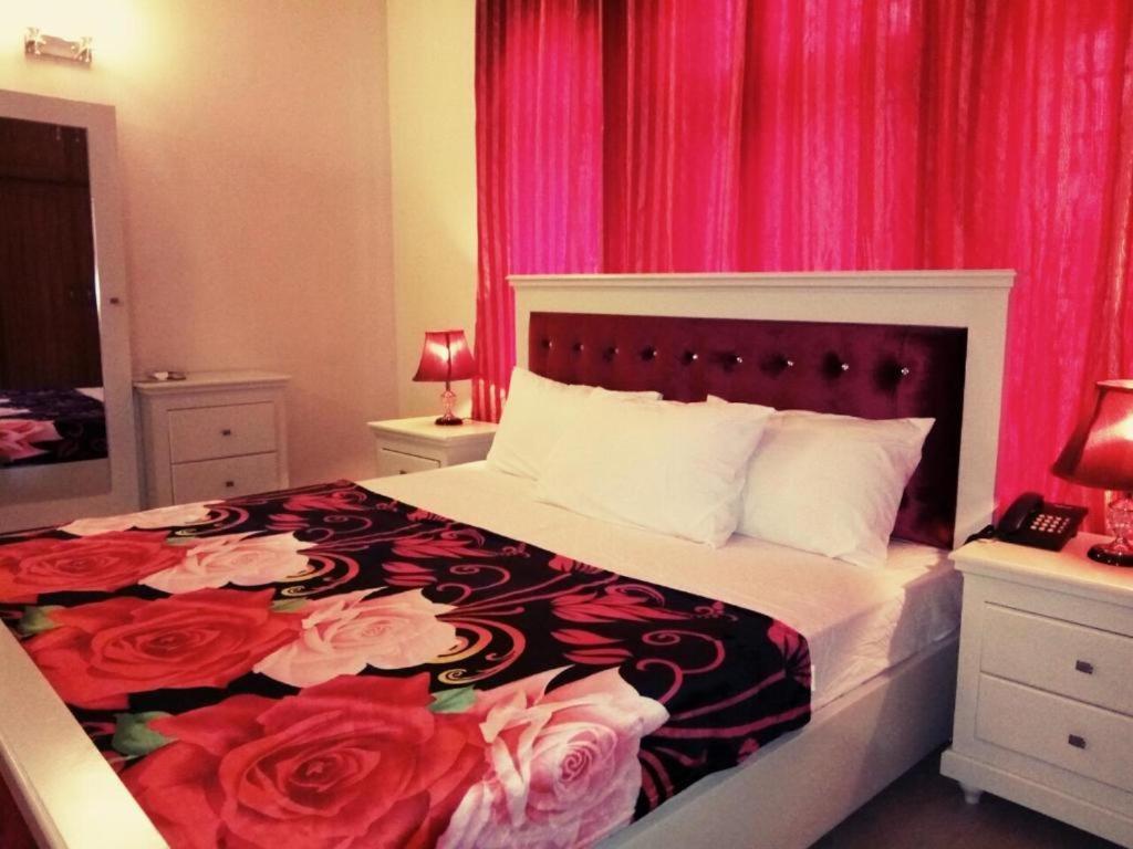 Royal Galaxy Bed & Breakfast Islamabad - For Families Only Eksteriør bilde