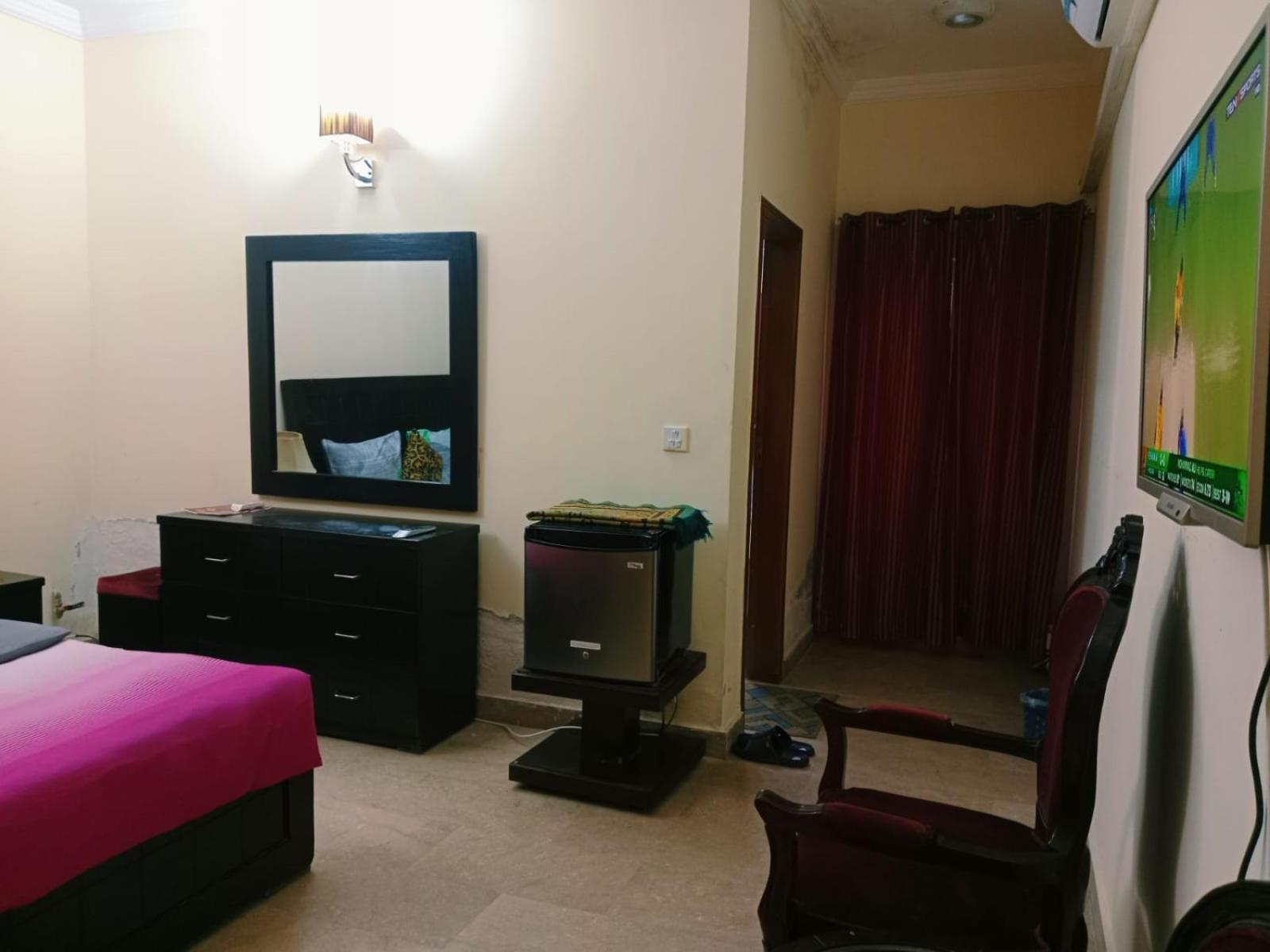 Royal Galaxy Bed & Breakfast Islamabad - For Families Only Eksteriør bilde