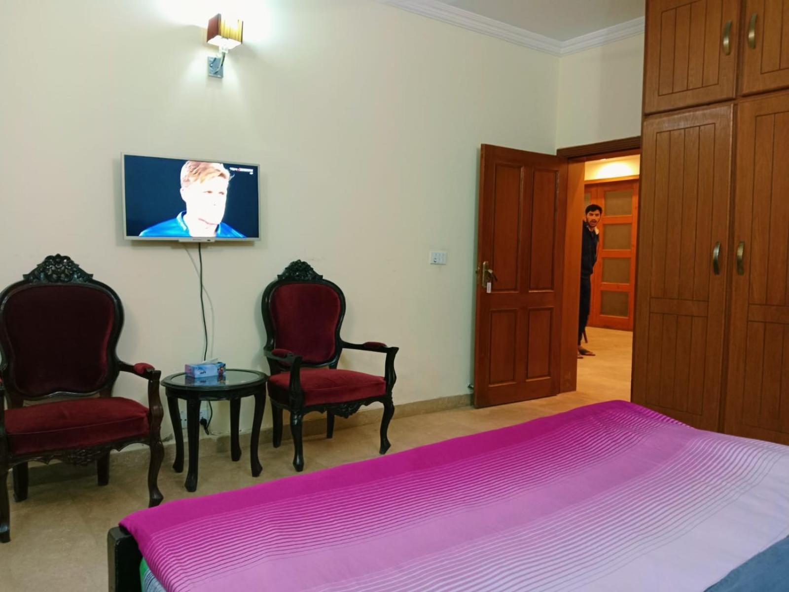 Royal Galaxy Bed & Breakfast Islamabad - For Families Only Eksteriør bilde